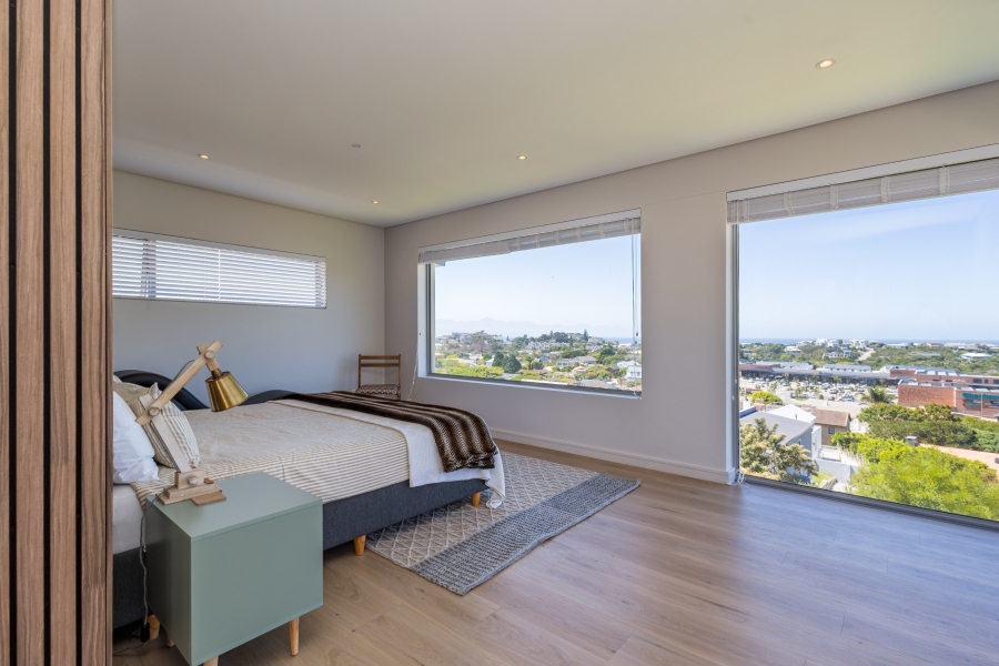 4 Bedroom Property for Sale in Whale Rock Western Cape